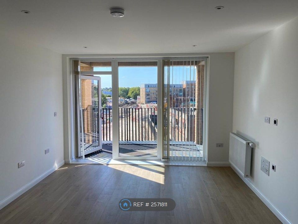 Property photo 2 of 11 Hall
