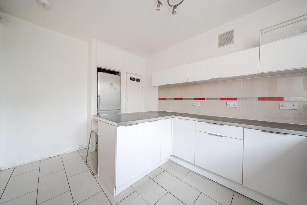 Property photo 3 of 12 1441463-2-69d91ba...