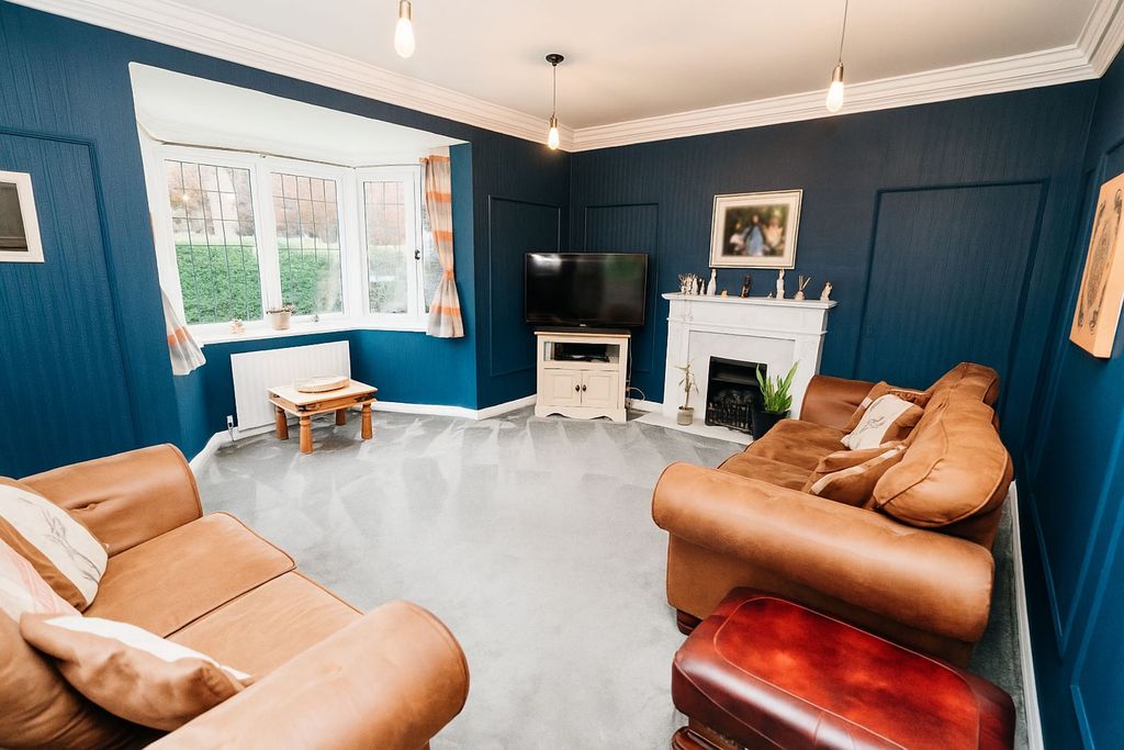 Property photo 2 of 39 Living Room