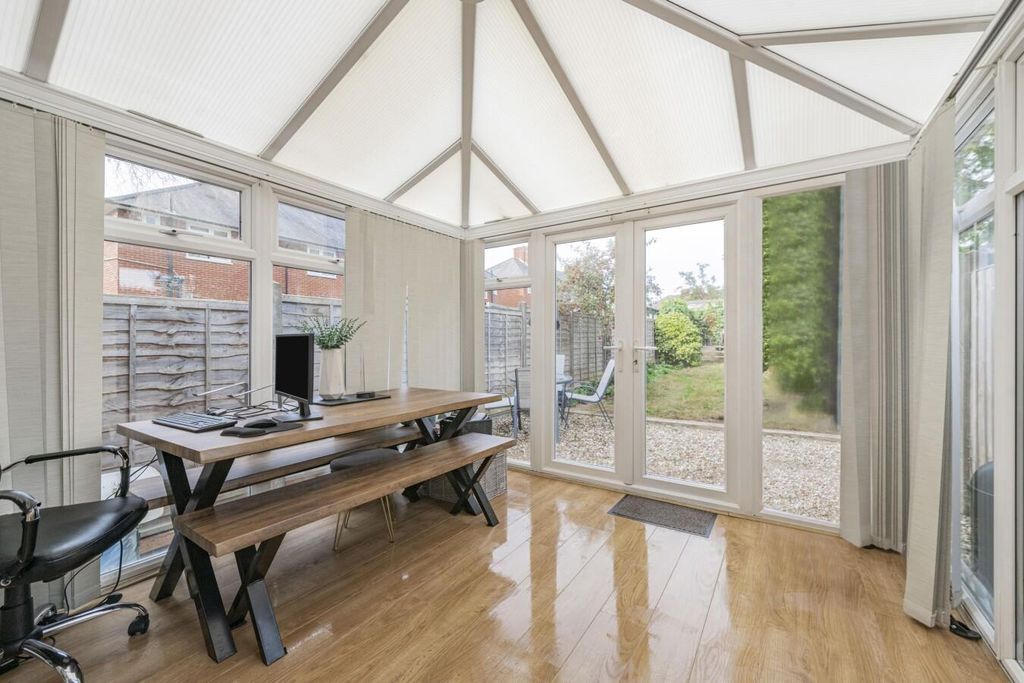 Property photo 3 of 9 Winchcome No Board.Jpg