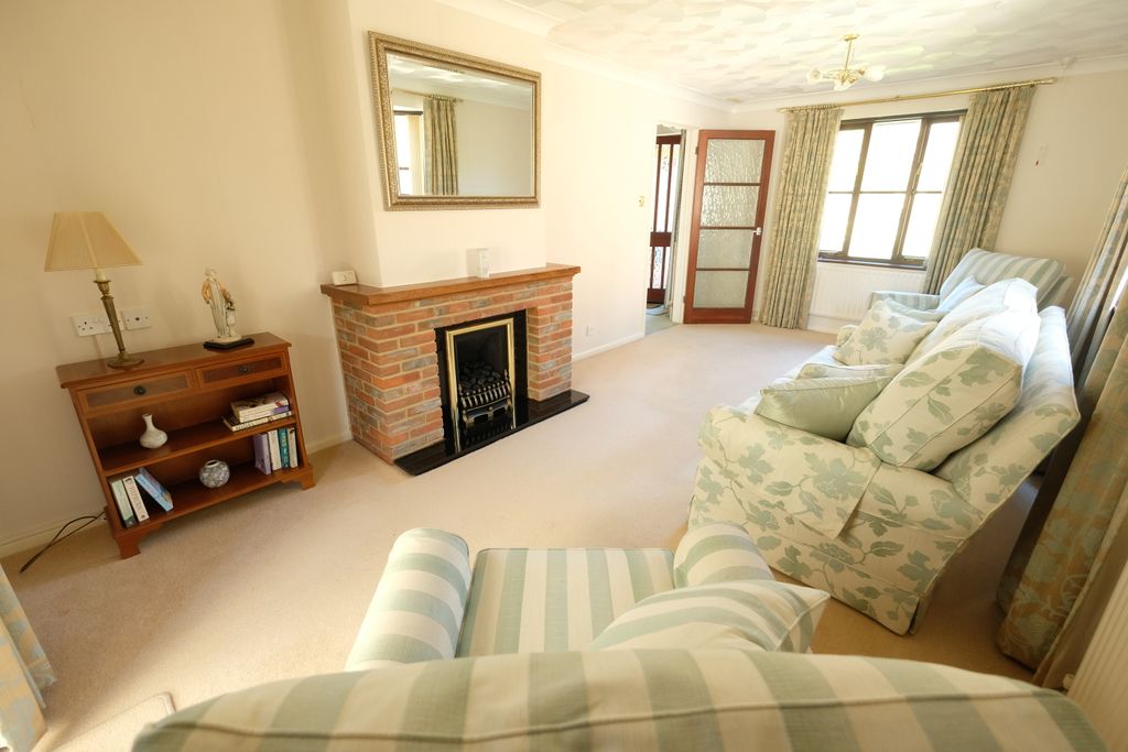 Property photo 2 of 14 Sitting Room