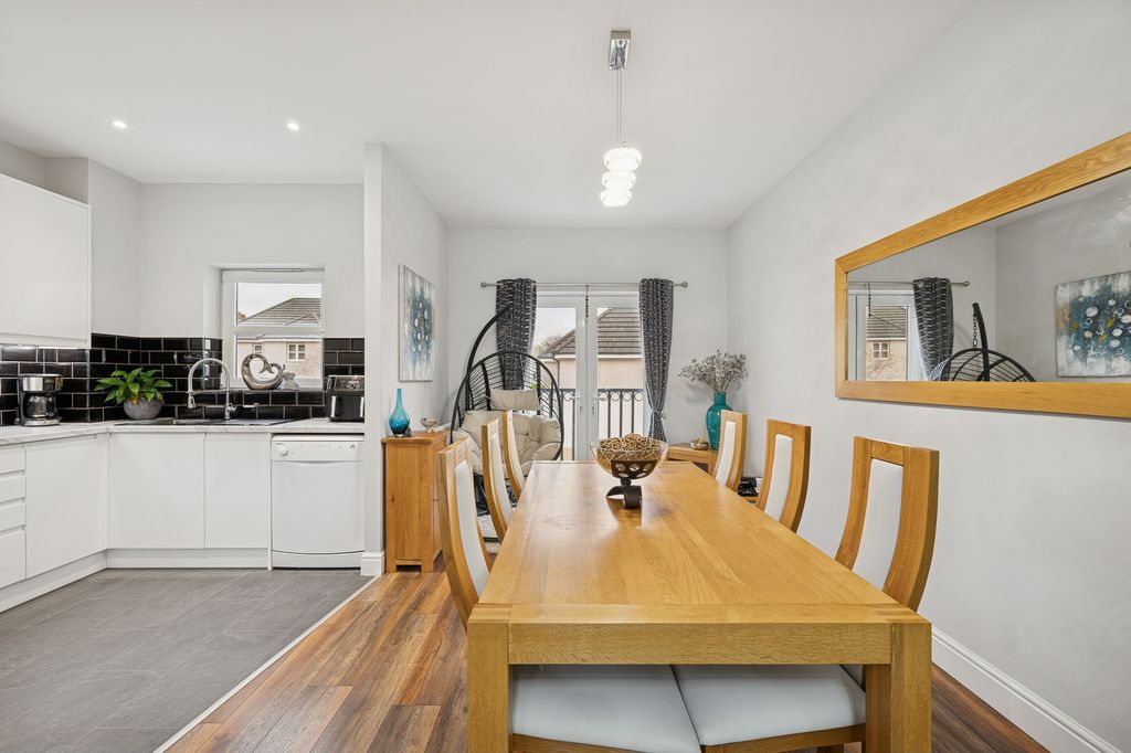 Property photo 3 of 37 Dining Area