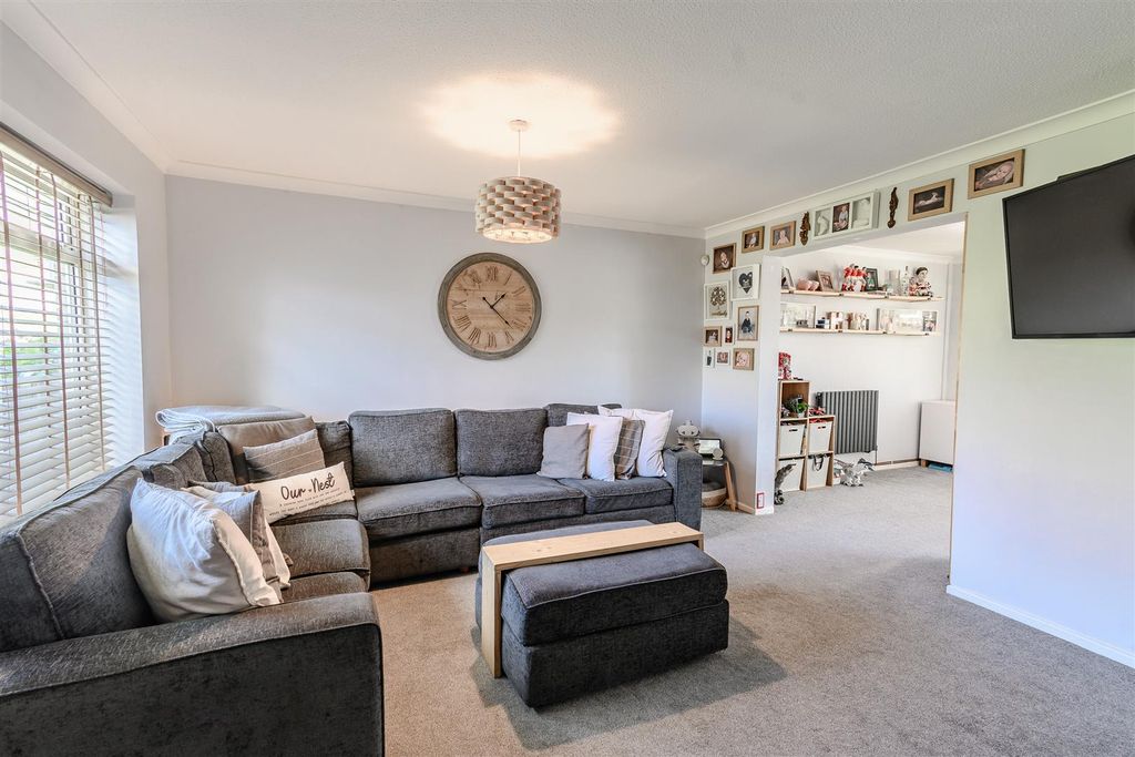 Property photo 2 of 25 Living Room