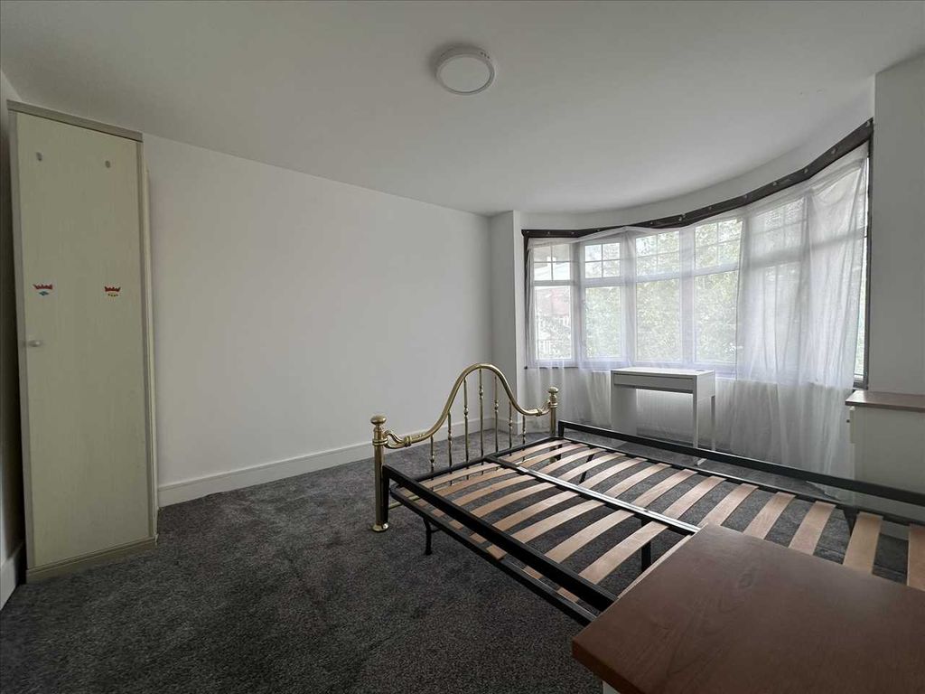Property photo 3 of 6 Bedroom 1