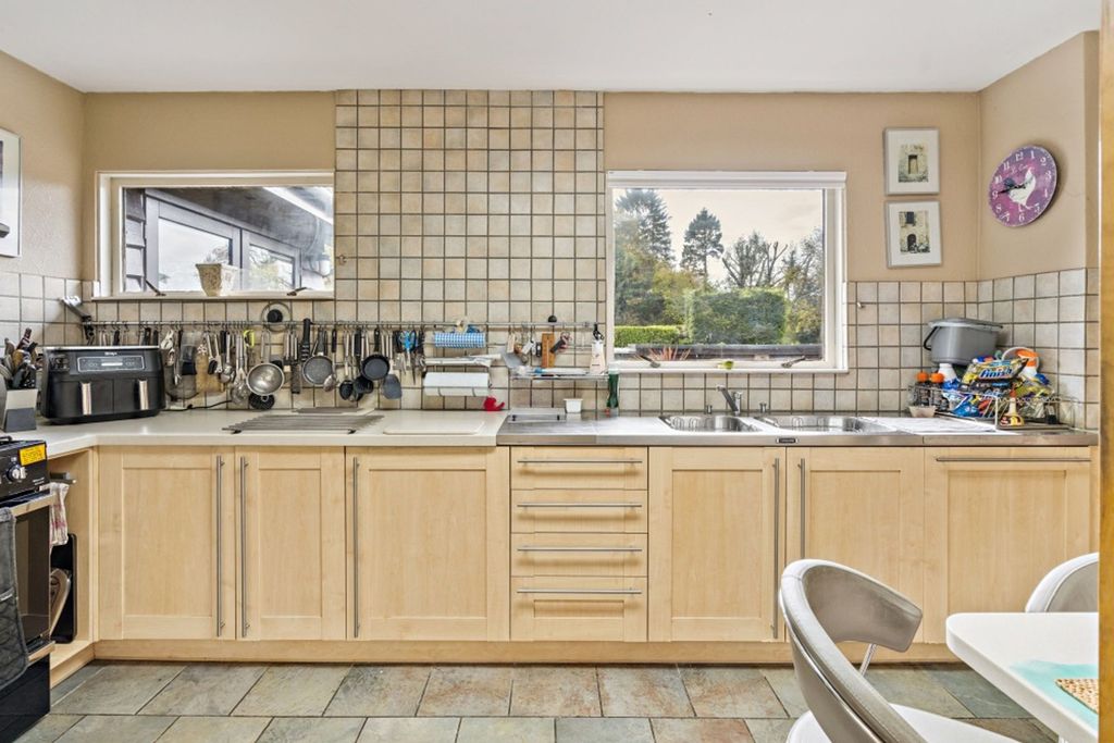 Property photo 3 of 37