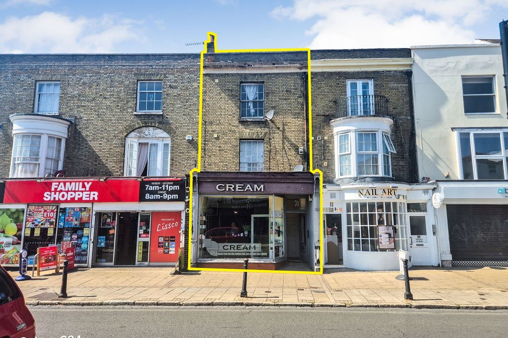 Property photo 1 of 3 70 Bedford Place, Southampton So15 2Ds