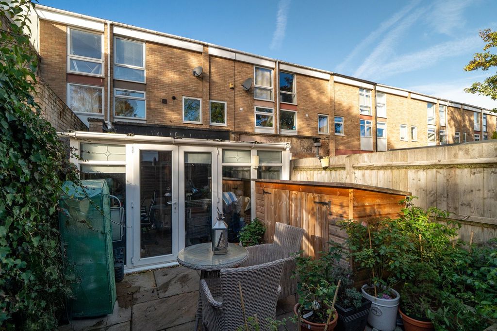 Property photo 2 of 9 Rear