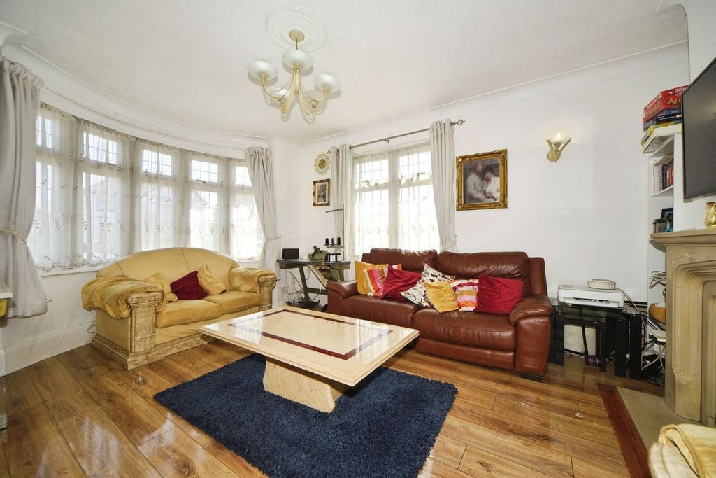 Property photo 3 of 20