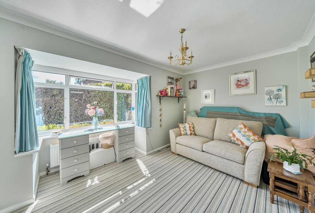 Property photo 3 of 19 1346778-4-68Bb30B...