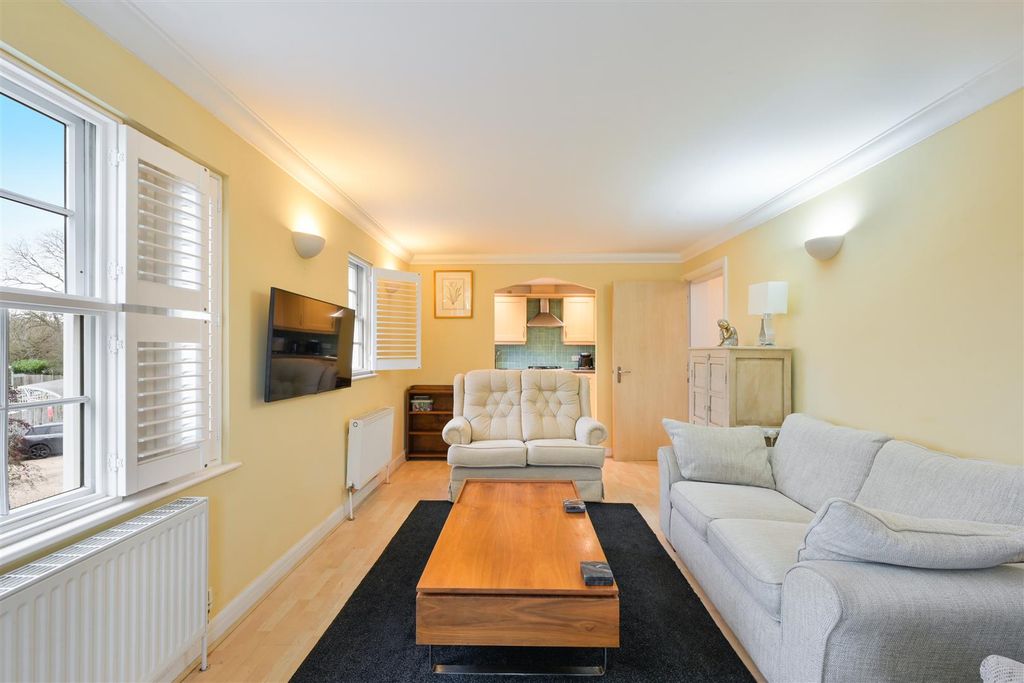 Property photo 2 of 15 Stephenson Place (10).Jpg