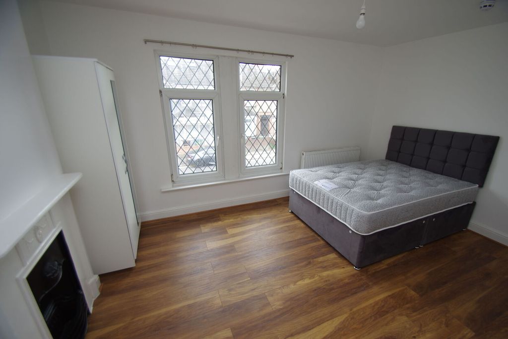 Property photo 1 of 2