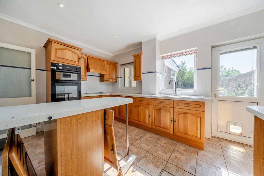 Property photo 3 of 22 1452212-13-69Ef3B...