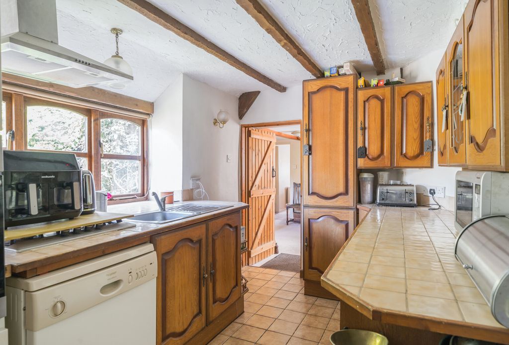 Property photo 3 of 23 Kitchen