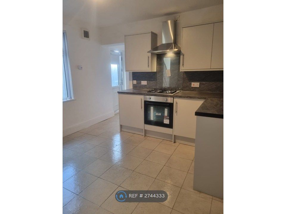 Property photo 3 of 14 Kitchen