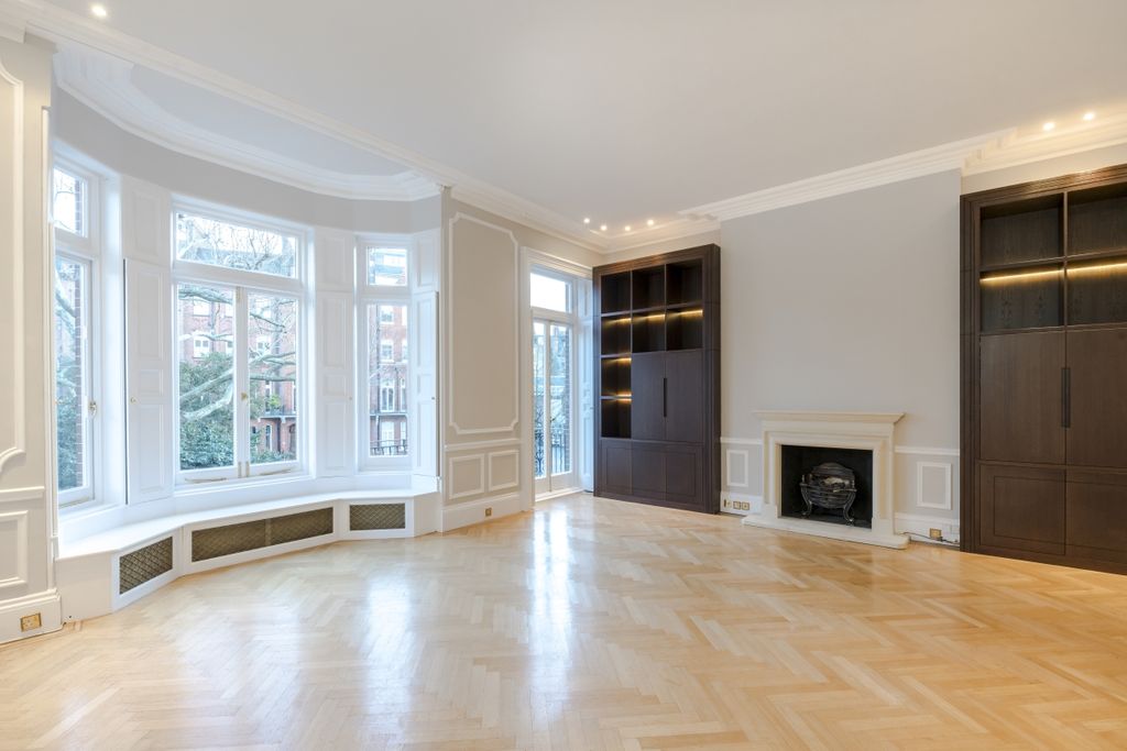 Property photo 2 of 27