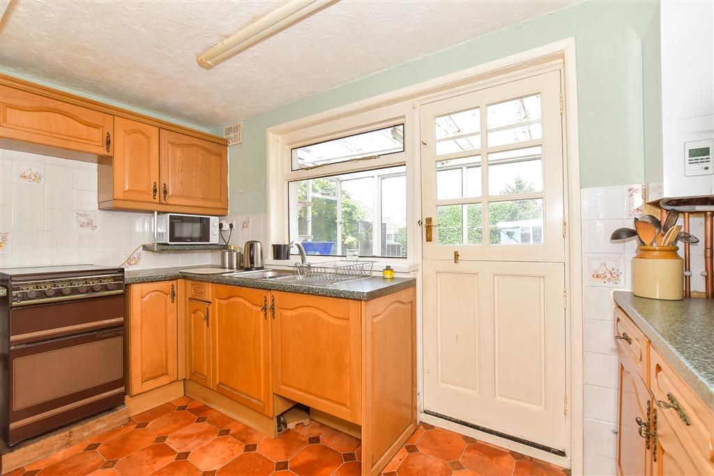 Property photo 3 of 9 Kitchen