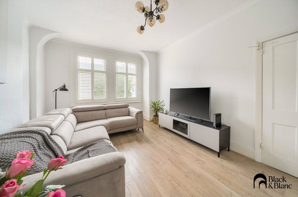 Property photo 3 of 21 Living Room