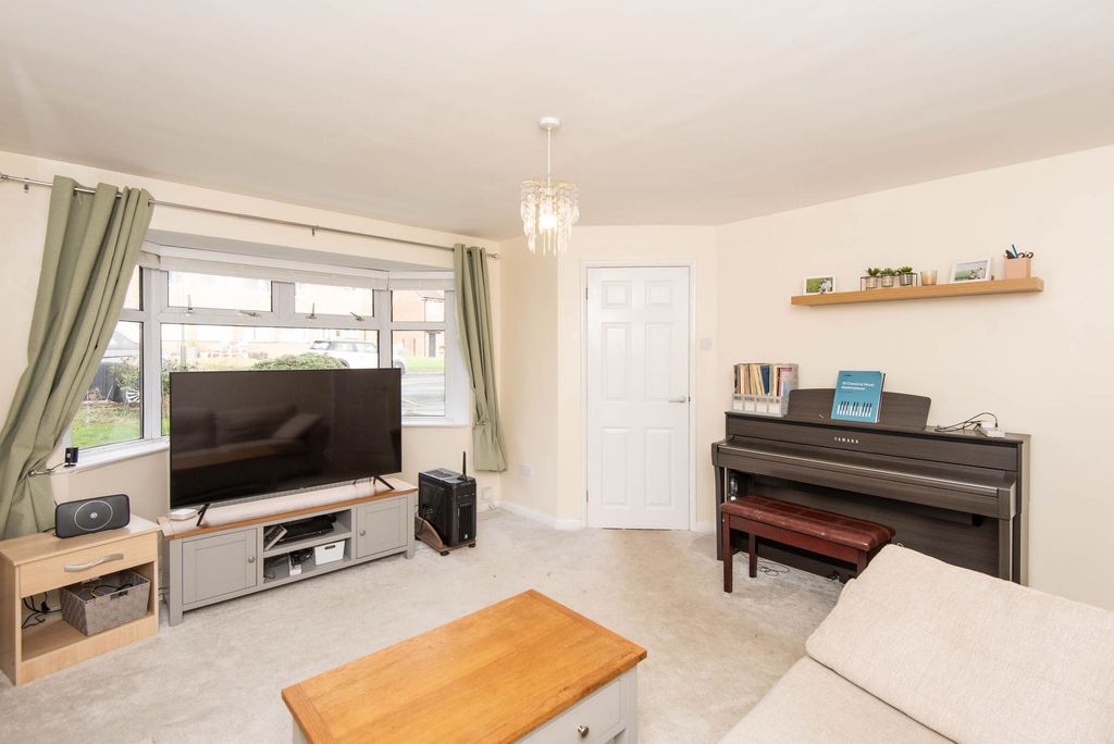 Property photo 3 of 11