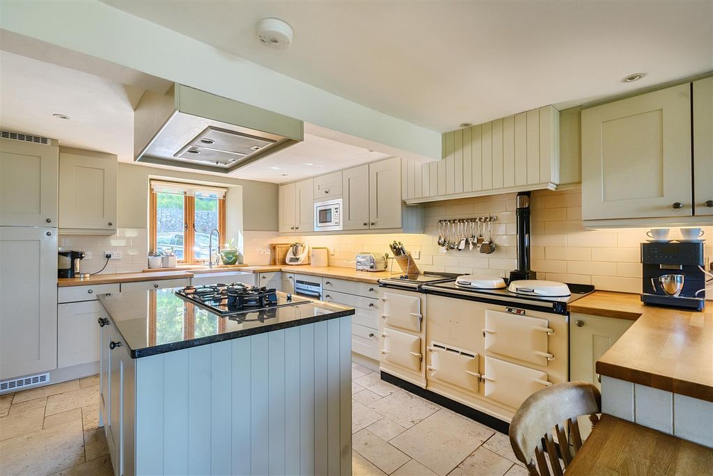 Property photo 3 of 32 Kitchen