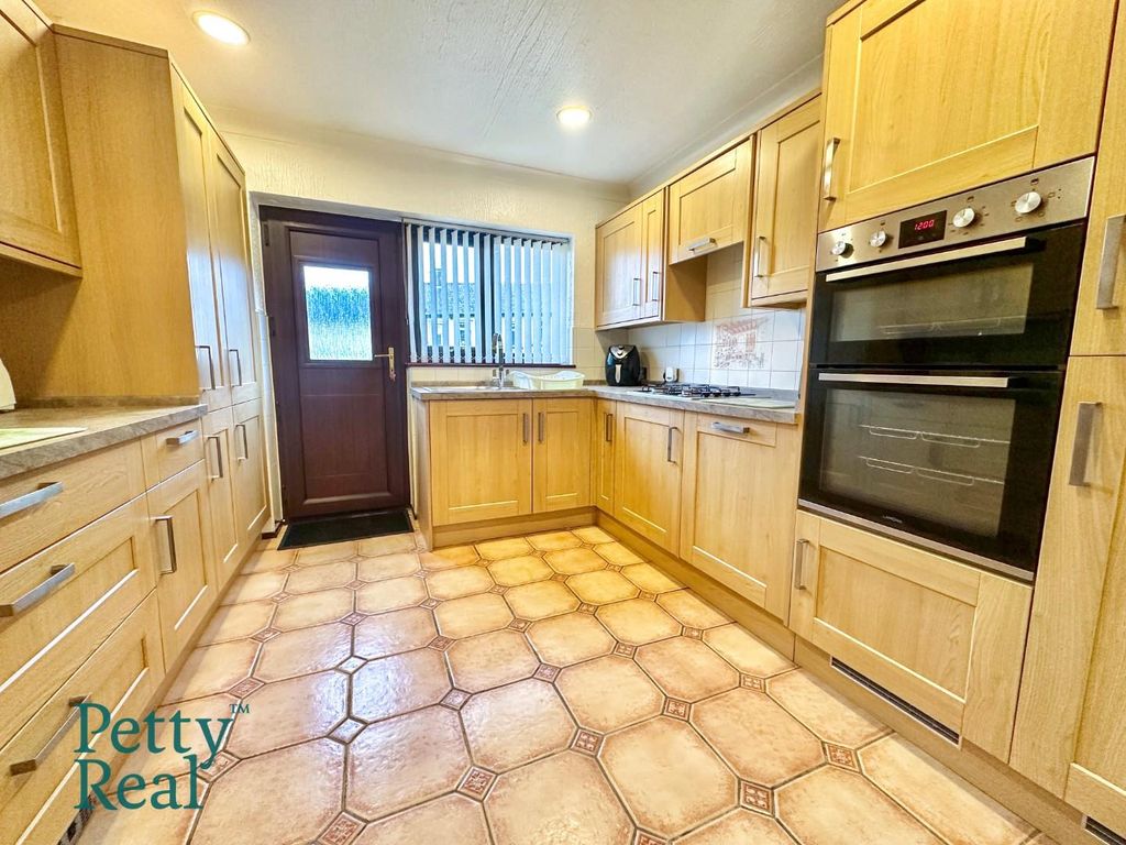 Property photo 3 of 14 29Ef7221-4049-4Df8-9Bb6-7339Ab98Efcb.Jpeg