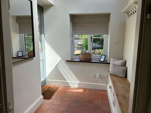 Property photo 2 of 22 Entrance Hall