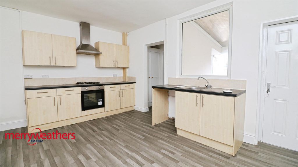 Property photo 2 of 8 Dining Kitchen