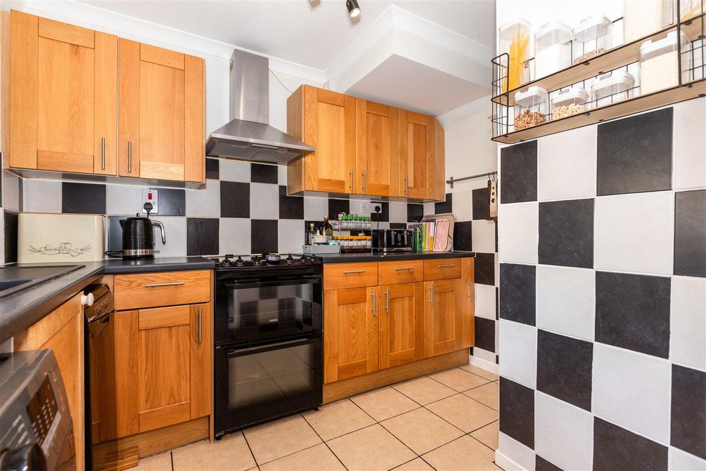 Property photo 3 of 16 Willow-07.Jpg