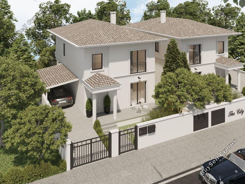 Property photo 3 of 12