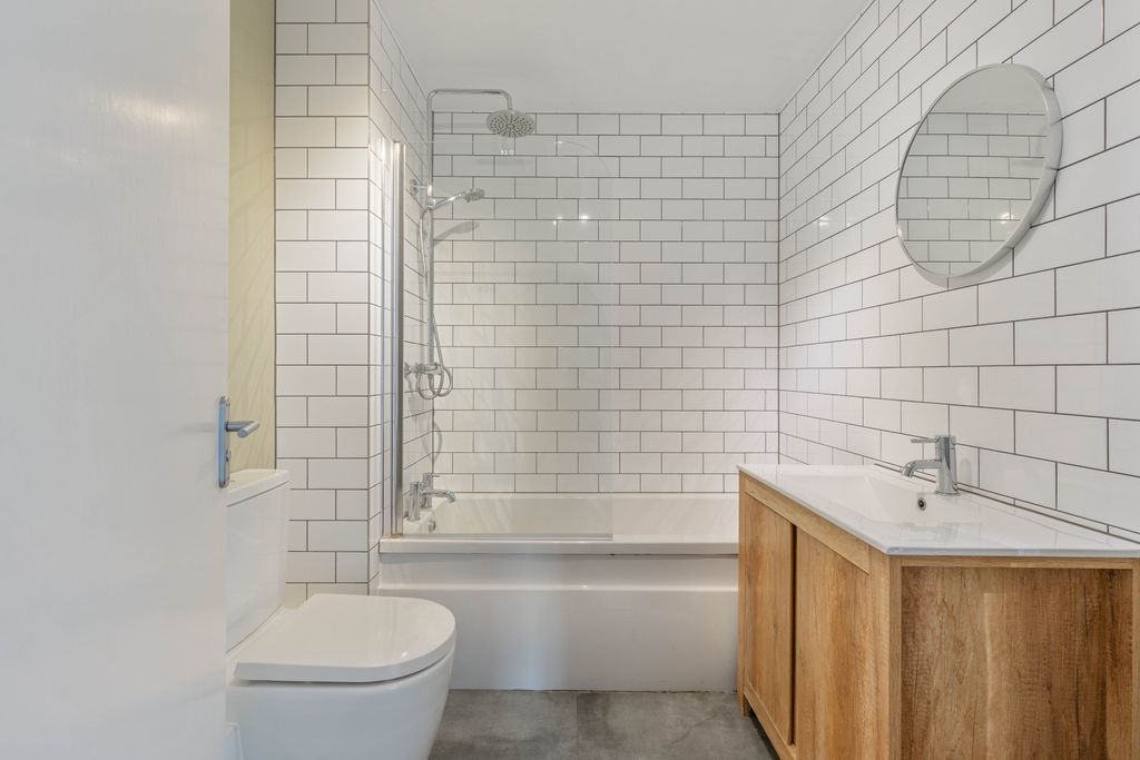 Property photo 3 of 9 14 Carlton Place, Se19 - 11