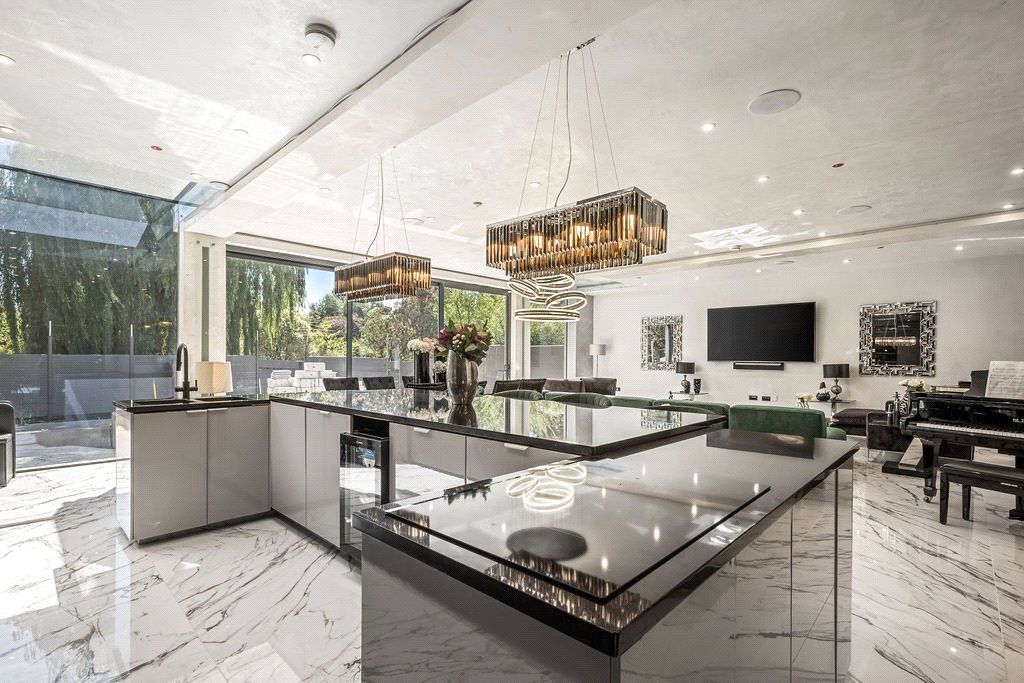 Additional image 22 of 5 bed detached house to rentWaggon Road, Barnet EN4