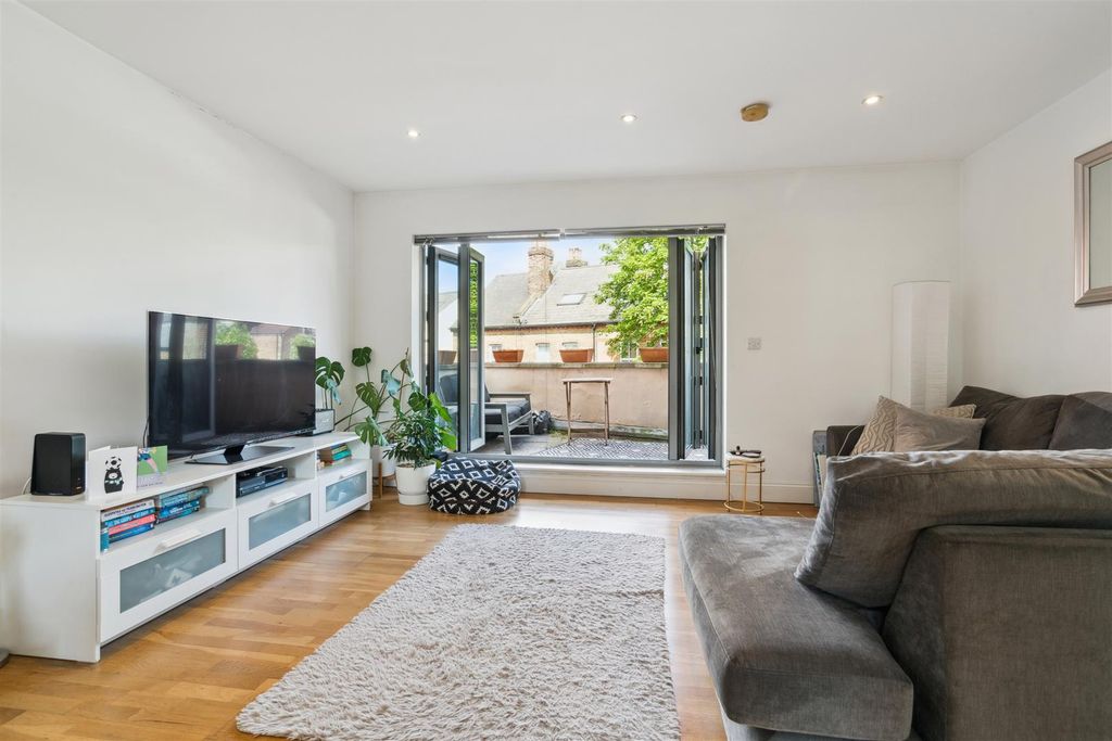 Property photo 2 of 9 Hartfield Road Sw19 Reception 1