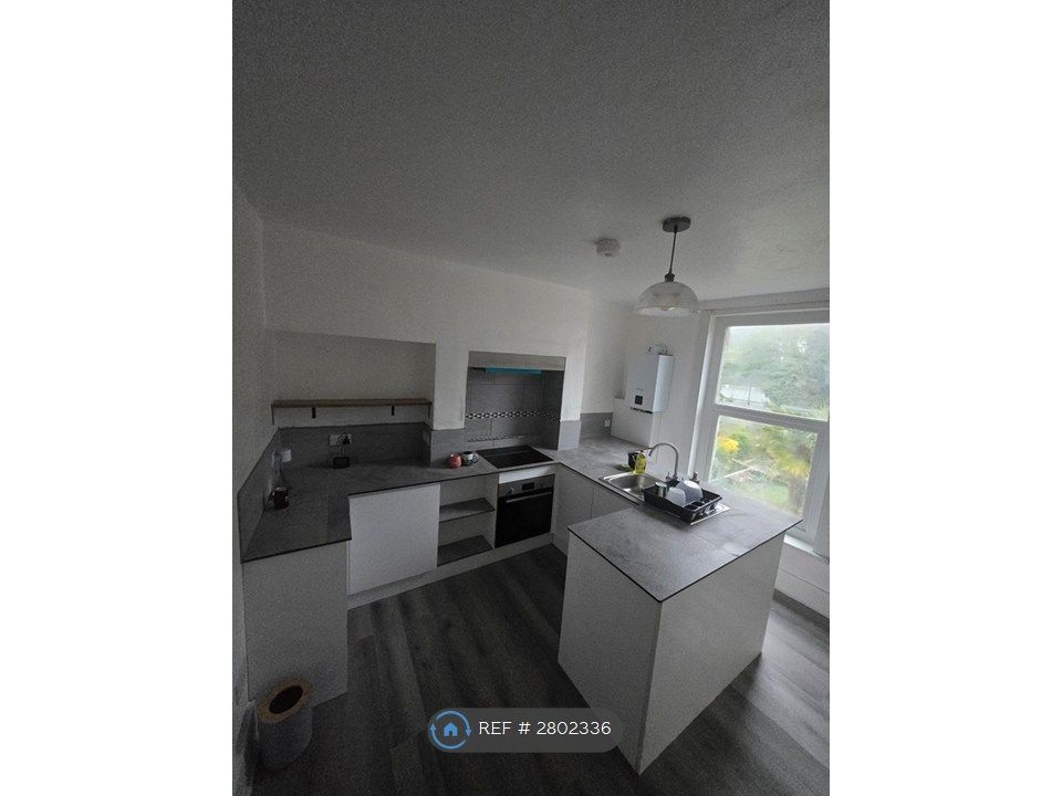 Property photo 2 of 21 Kitchen