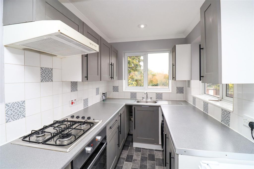 Property photo 3 of 13 Kitchen