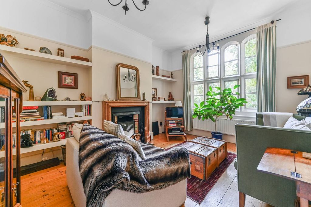 Property photo 2 of 21