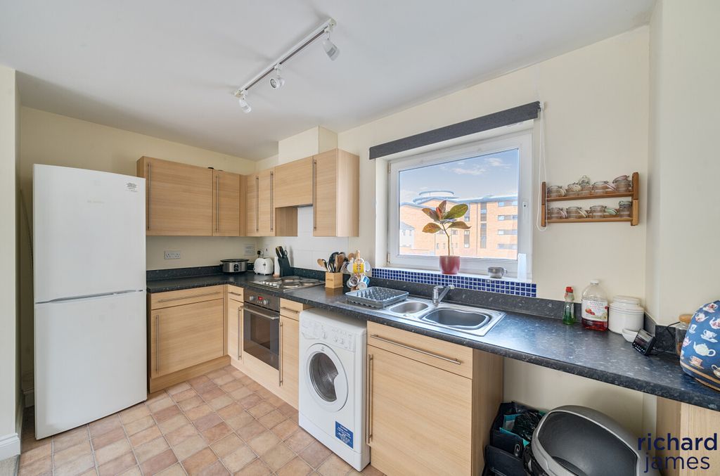 Property photo 2 of 18 097c1Fdaed194ce3A923Ff4B2d5Ec477