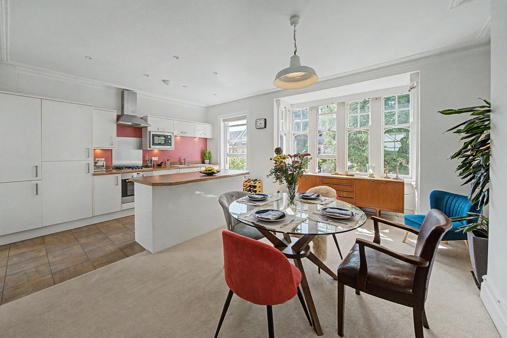 Property photo 3 of 12 Kitchen/Dining