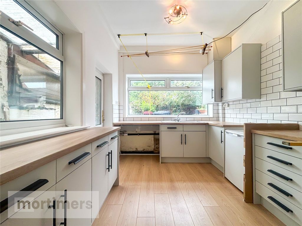 Property photo 2 of 18 Kitchen