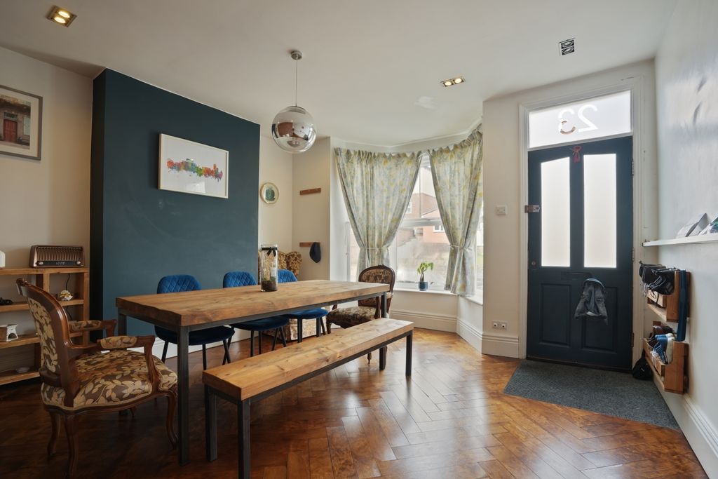 Property photo 2 of 31 Dining Room