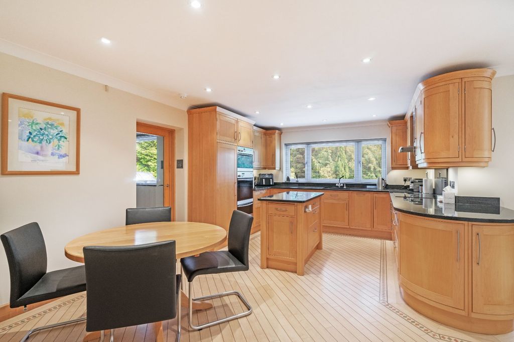 Property photo 3 of 20 Kitchen