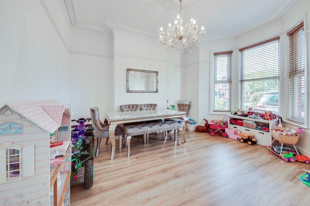 Property photo 3 of 22 4260173