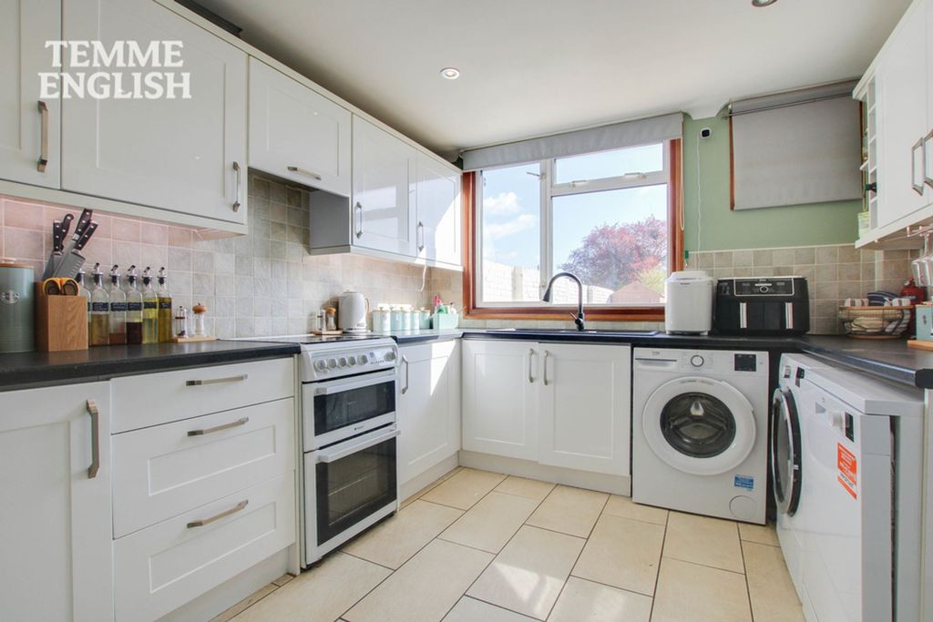 Property photo 2 of 30