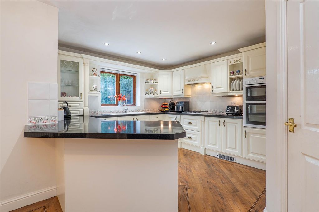 Property photo 3 of 43 Kitchen/Diner