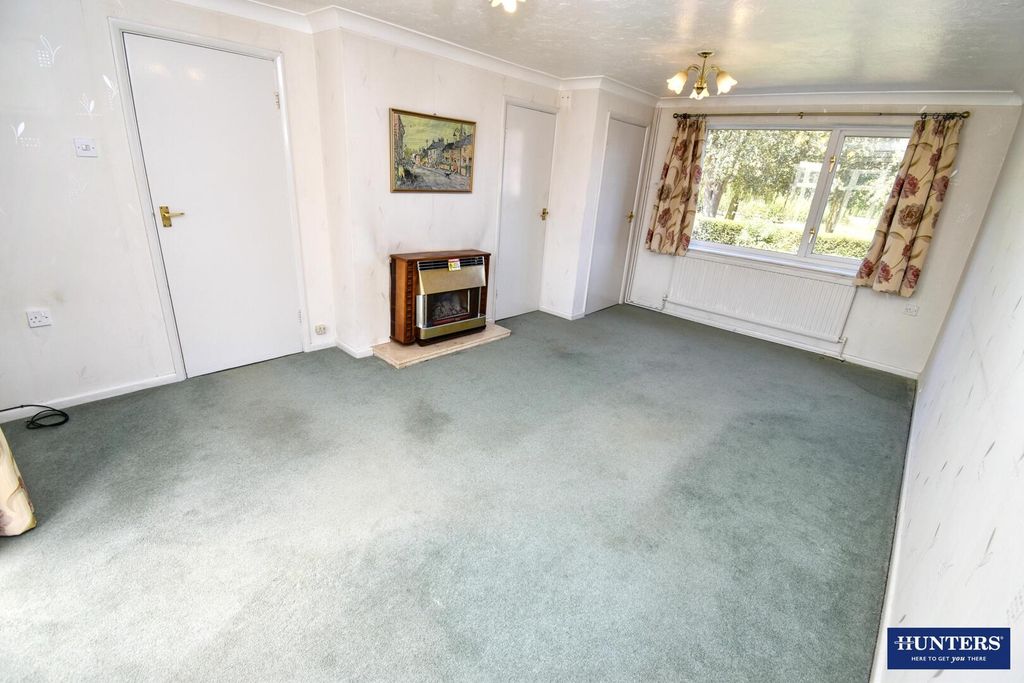 Property photo 2 of 21 Living Room