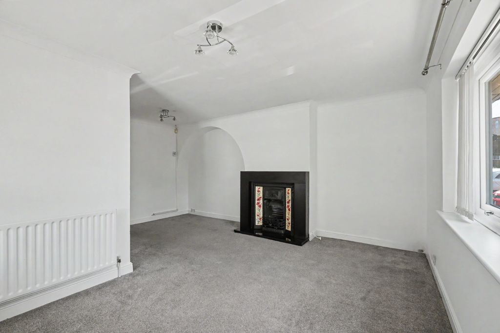 Property photo 3 of 18 5186577