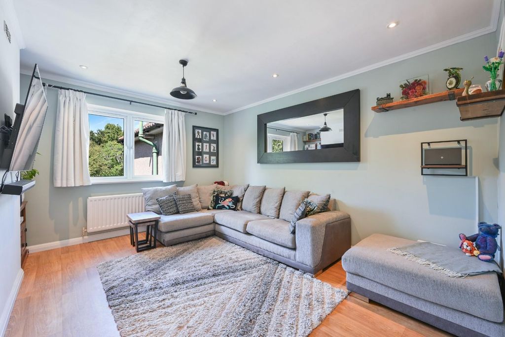 Property photo 3 of 15 Invermene Court