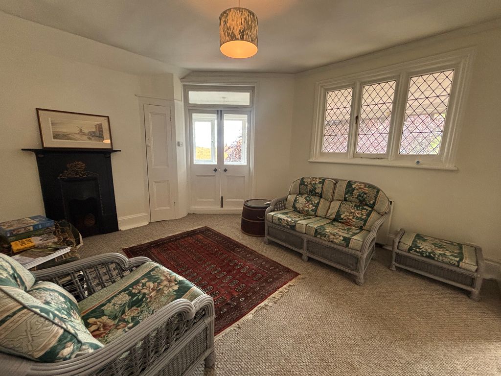 Property photo 2 of 12 Image