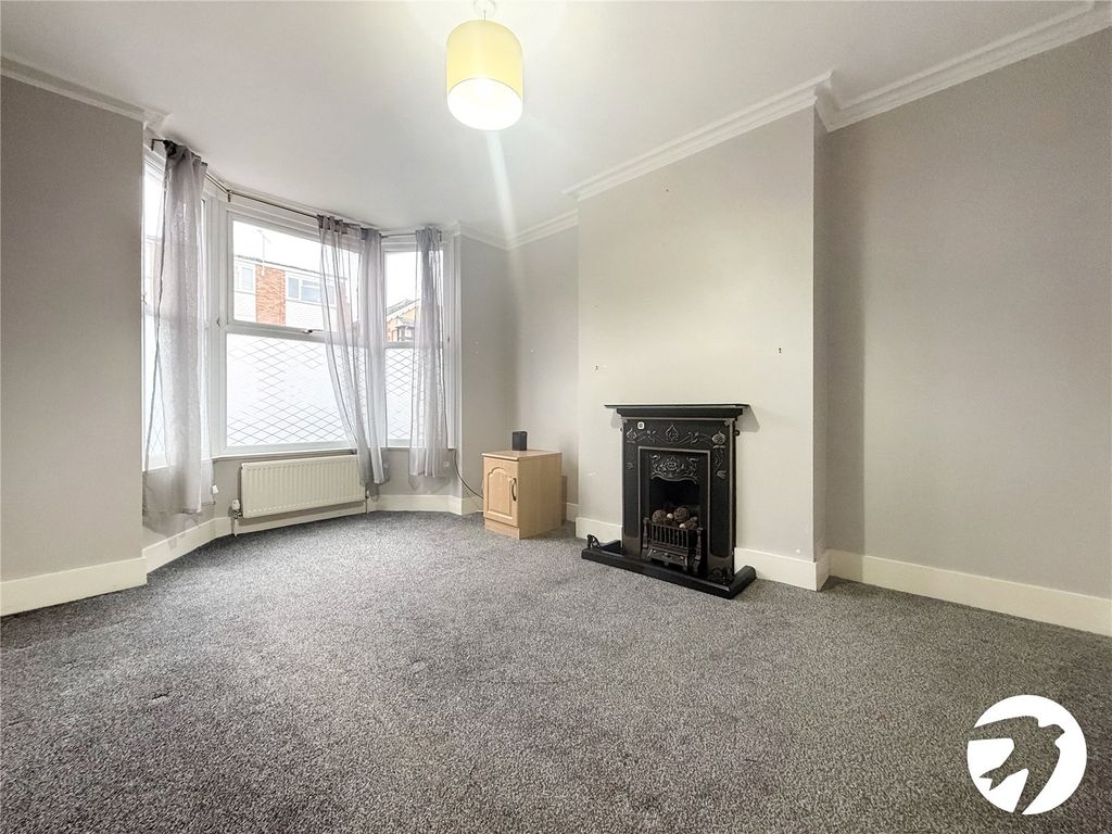 Property photo 2 of 10 Lounge