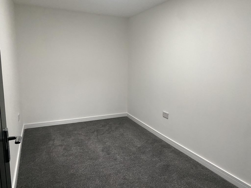 Property photo 3 of 9 Photo 5