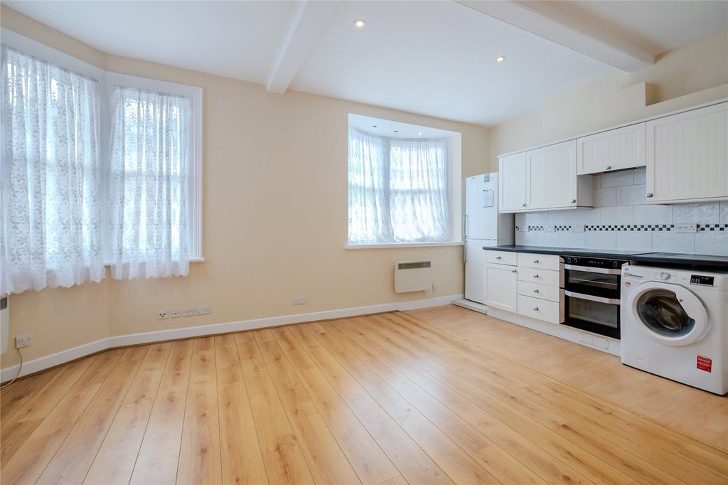Property photo 2 of 11 Picture No. 14
