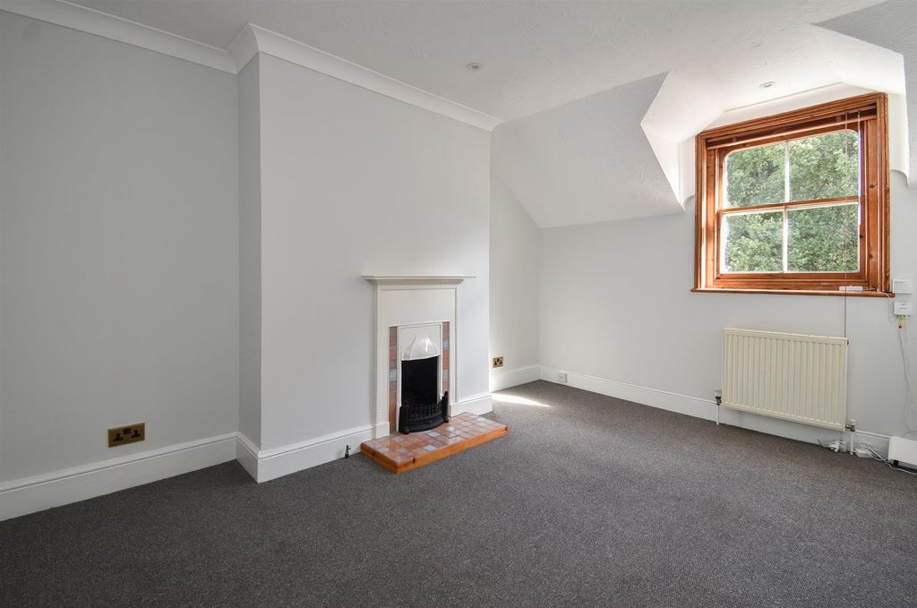 Property photo 1 of 11 Living Room